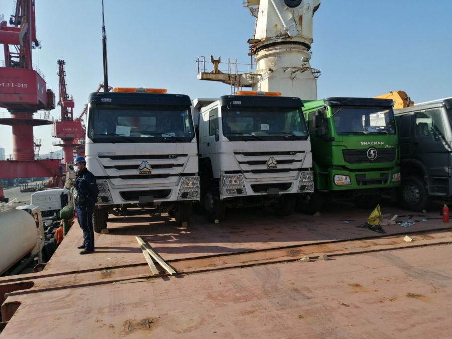 15 units Howo tractor truck loaded on the ship for the Congo Customer 15 units Howo tractor truck loaded on the ship for the Congo Customer