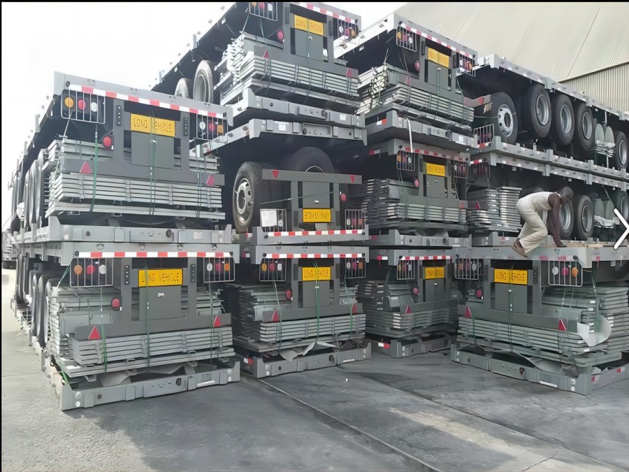 24 units flatbed trailer loaded on the ship for the Ivory coast Customer 24 units flatbed trailer loaded on the ship for the Ivory coast Customer
